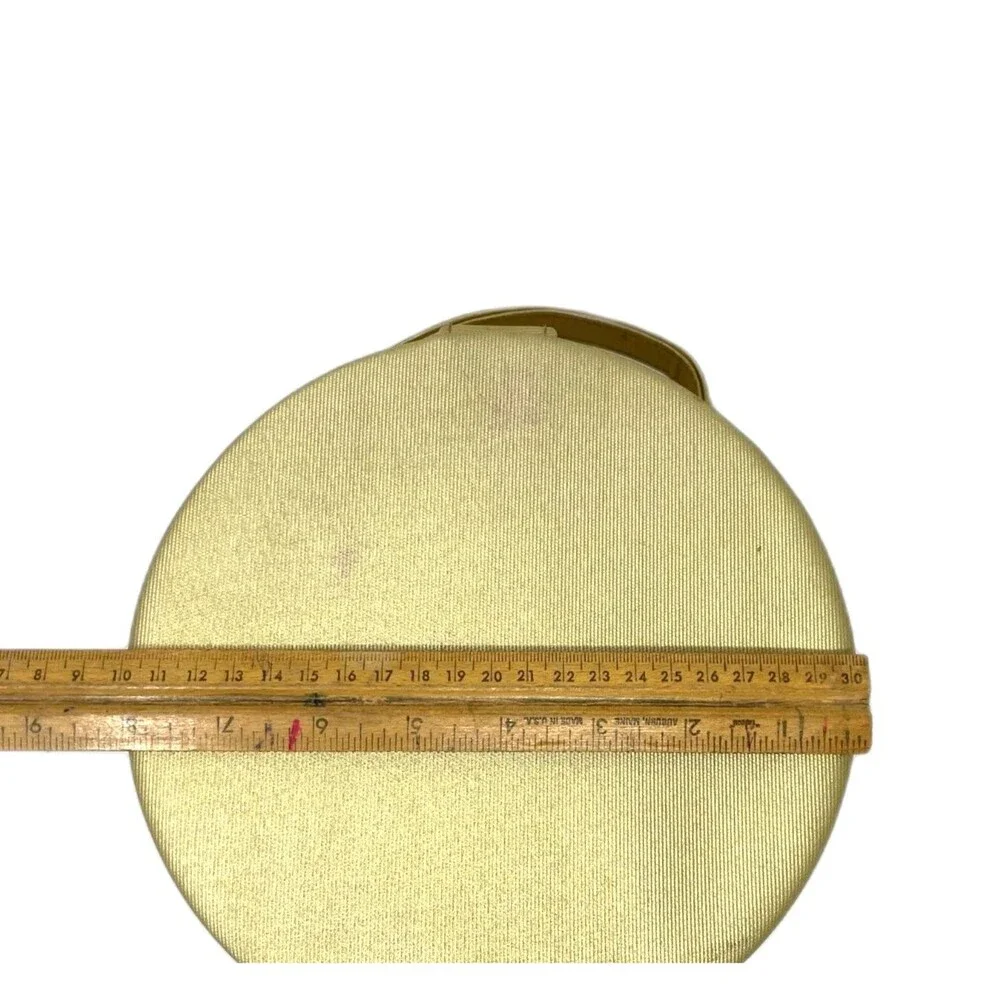 VINTAGE GIORGIO BEVERLY HILLS GOLD ROUND CLUTCH PURSE WITH SNAP CLOSURE